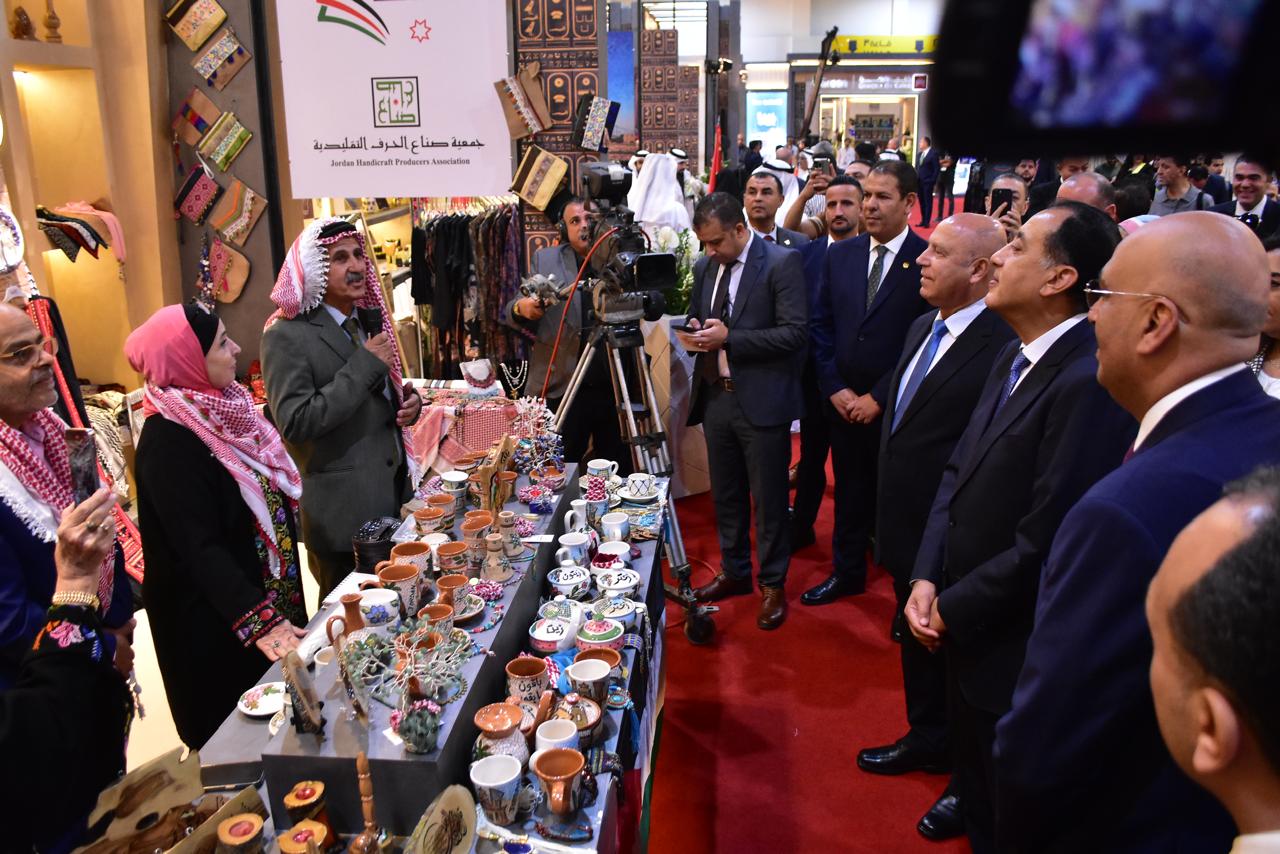 رئيس الوزراء المصري يزور الجناح الأردني في معرض "تراثنا" بالقاهرة