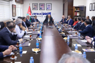 وزير السياحة يلتقي مديري فنادق في عمان