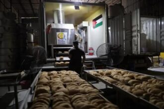 مخبز الحملة الأردنية يضاعف جهوده لتوفير الخبز للنازحين في غزة