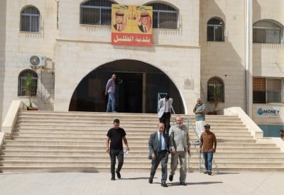 وزير الإدارة المحلية يتفقد بلديتي الحلابات والظليل لمتابعة الخدمات والمشاريع