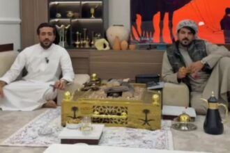 أردنيان يشرعان في رحلة العمرة على ظهور الإبل تكريماً للملك الحسين