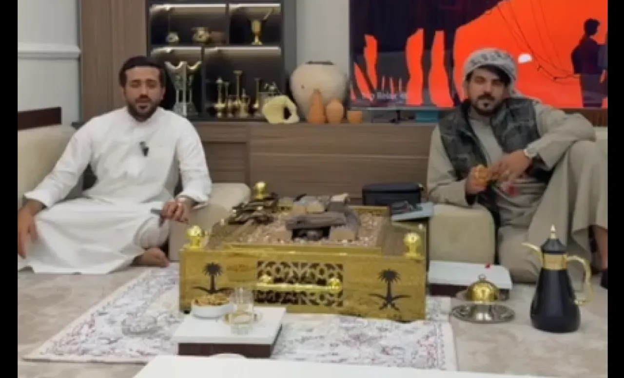 أردنيان يشرعان في رحلة العمرة على ظهور الإبل تكريماً للملك الحسين