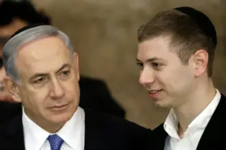 تأجيل تصويت حاسم يمنع تعيين يائير نتنياهو في المنظمة الصهيونية