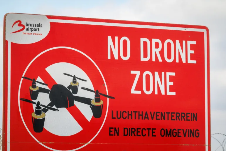 صورة حول : رصد طائرات مسيّرة فوق قاعدة نووية بلجيكية يثير قلق الأمن الأوروبي رصد طائرات مسيّرة فوق قاعدة نووية بلجيكية يثير قلق الأمن الأوروبي