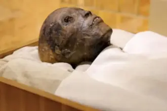 صورة حول : زاهي حواس يفك لغز وفاة توت عنخ آمون بعد قرن من الجدل زاهي حواس يفك لغز وفاة توت عنخ آمون بعد قرن من الجدل