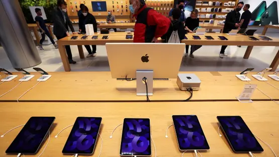 آبل تستخدم شاشات أوليد في آيباد وماك بوك الجديد