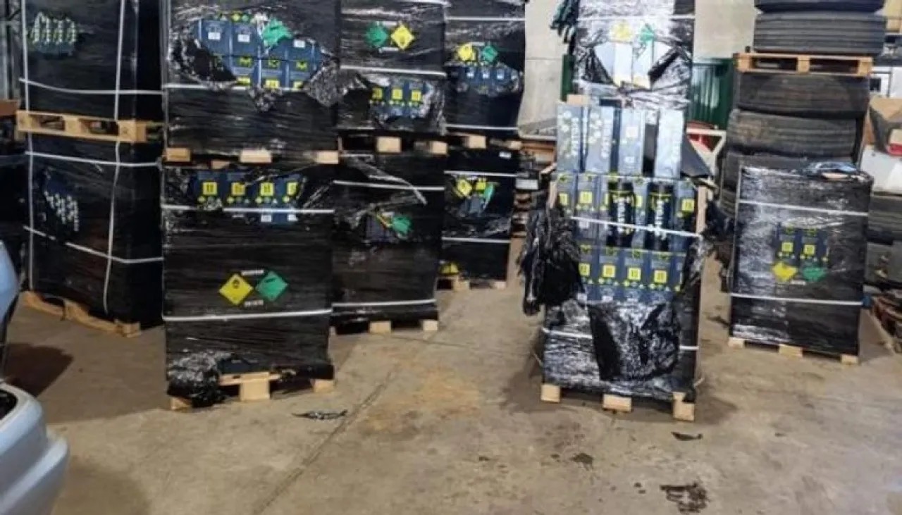 إسبانيا تفكك شبكة دولية لتهريب "غاز الضحك" والسجائر