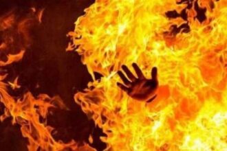 امرأة تقتل زوجها بعد اعتداء متكرر عليه وتحرقه حتى الموت