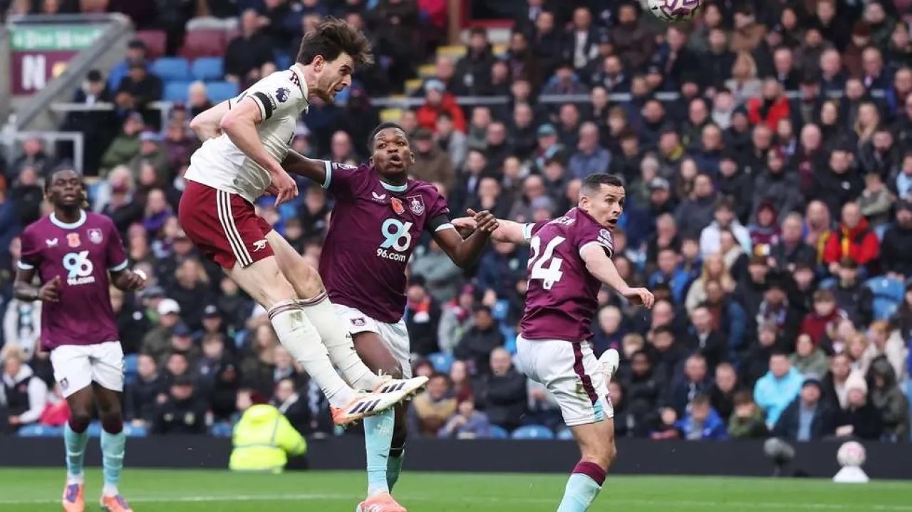 آرسنال يحافظ على الصدارة بفوز جديد على بيرنلي (2-0)