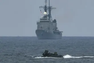 صورة حول : تحركات عسكرية أميركية قرب فنزويلا تشعل التوتر في الكاريبي تحركات عسكرية أميركية قرب فنزويلا تشعل التوتر في الكاريبي