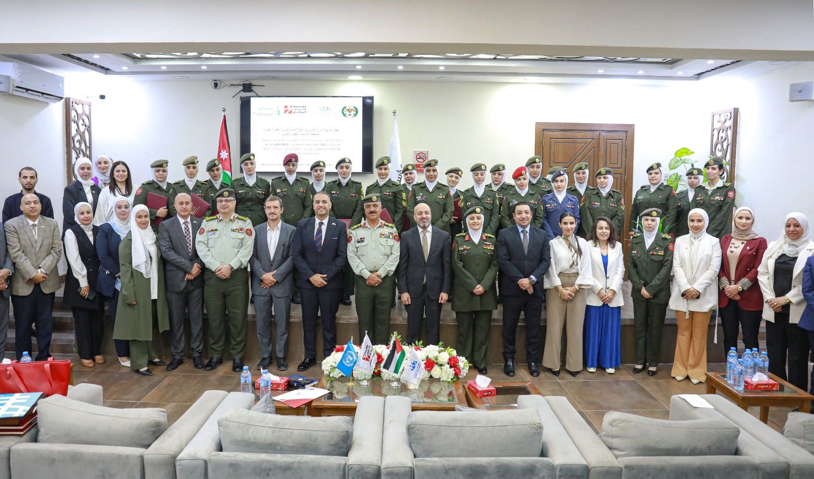 صورة حول : القوات المسلحة تحتفل بتخريج أول دورة للحاضنات لتعزيز تمكين المرأة والطفولة المبكرة القوات المسلحة تحتفل بتخريج أول دورة للحاضنات لتعزيز تمكين المرأة والطفولة المبكرة