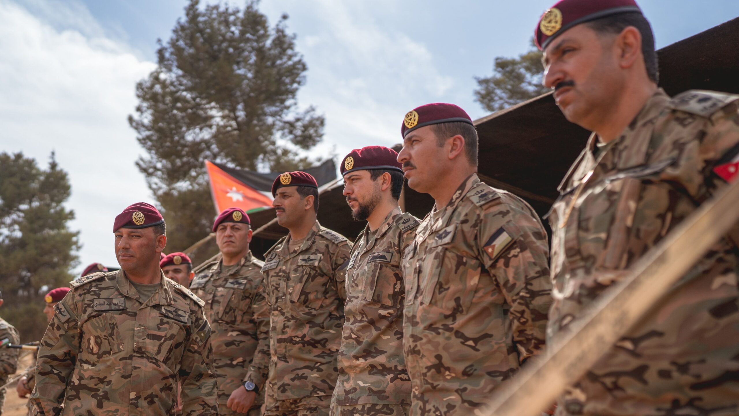 صورة حول : ولي العهد يتابع التمرين النهائي لدورة القوات الخاصة ولي العهد يتابع التمرين النهائي لدورة القوات الخاصة