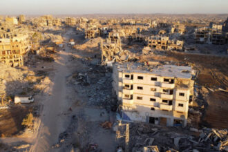 صورة حول : الاحتلال يقصف جنوب قطاع غزة الاحتلال يقصف جنوب قطاع غزة