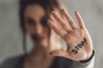 صورة حول : فرنسا: مقتل امرأة كل 3 أيام على يد زوجها فرنسا: مقتل امرأة كل 3 أيام على يد زوجها