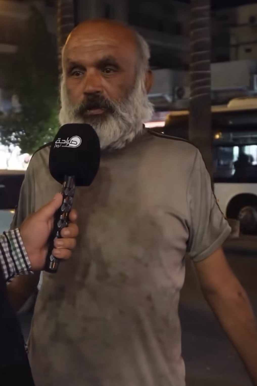 صورة حول : بالفيديو..مواطن : خواني اخذوا ورثتي وبنام بالشوارع من عشر سنين بالفيديو..مواطن : خواني اخذوا ورثتي وبنام بالشوارع من عشر سنين