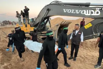 الإعلام العبري: إسرائيل لا تعتبر تسليم جثث غير إسرائيلية خرقا من حماس