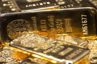 الذهب يعاود الانخفاض مجددا