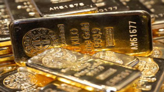 الذهب يعاود الانخفاض مجددا