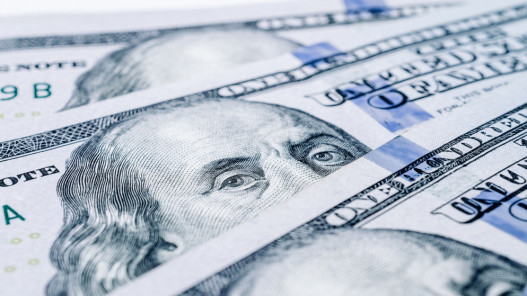 الدولار يقترب من أعلى المستويات