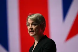 وزيرة الخارجية البريطانية: "أهالي غزة لا يمكنهم الانتظار" للحصول على معونات