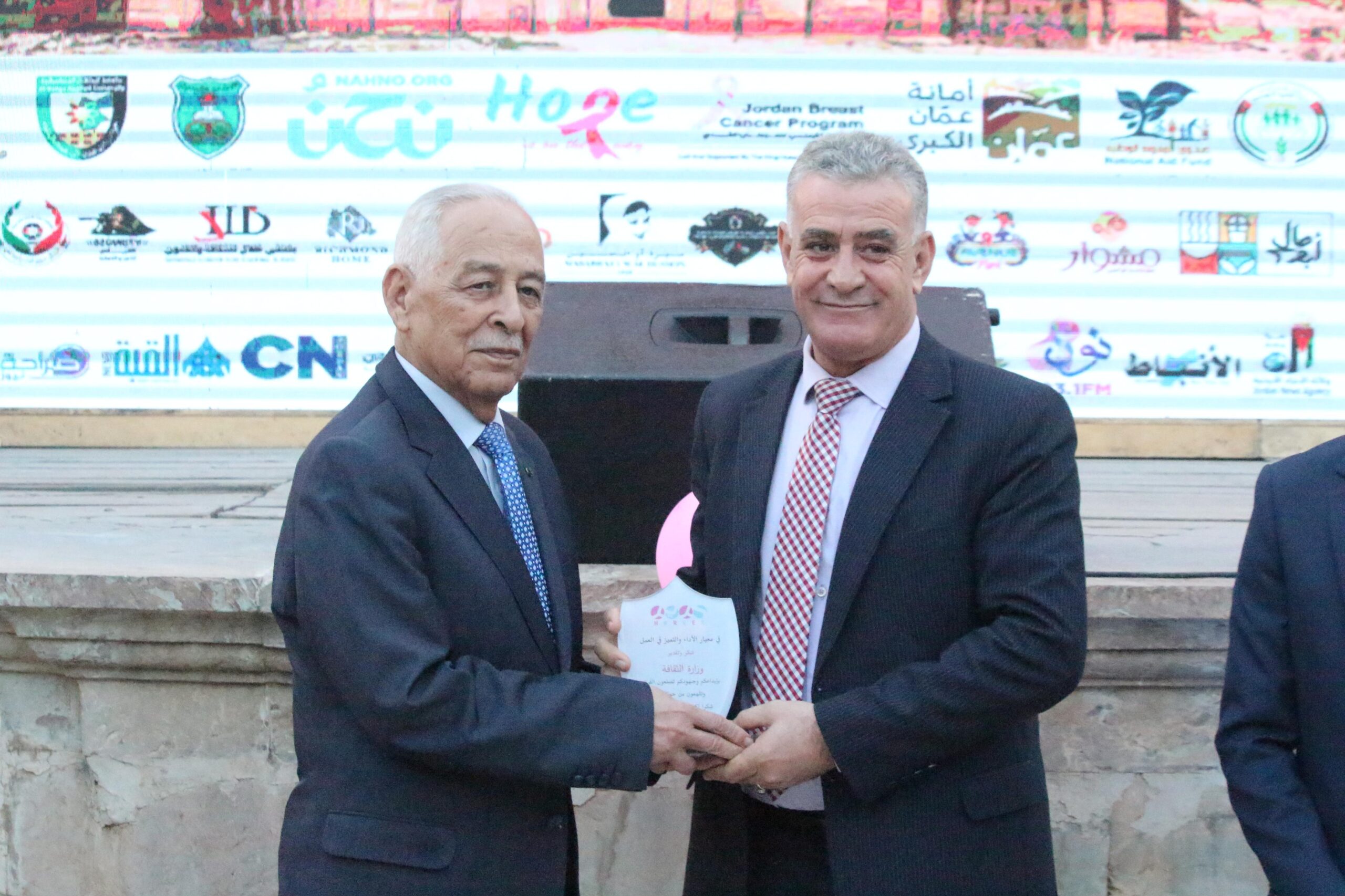 بالفيديو والصور.. العيسوي يطلق مبادرة “شاشة أمل”