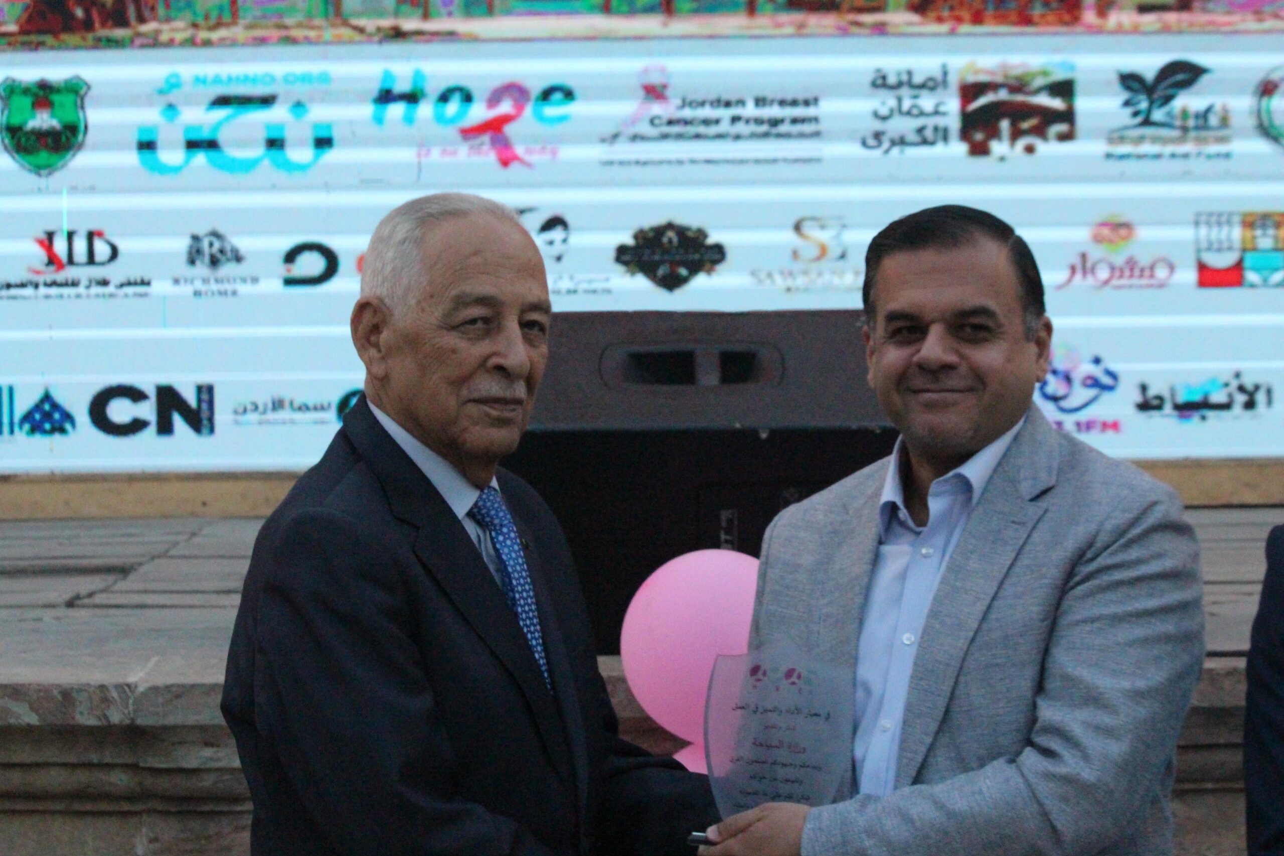 بالفيديو والصور.. العيسوي يطلق مبادرة “شاشة أمل”