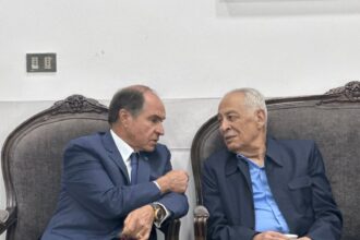 *مندوبا عن الملك وولي العهد. العيسوي يعزي آل الملقي والجندي*