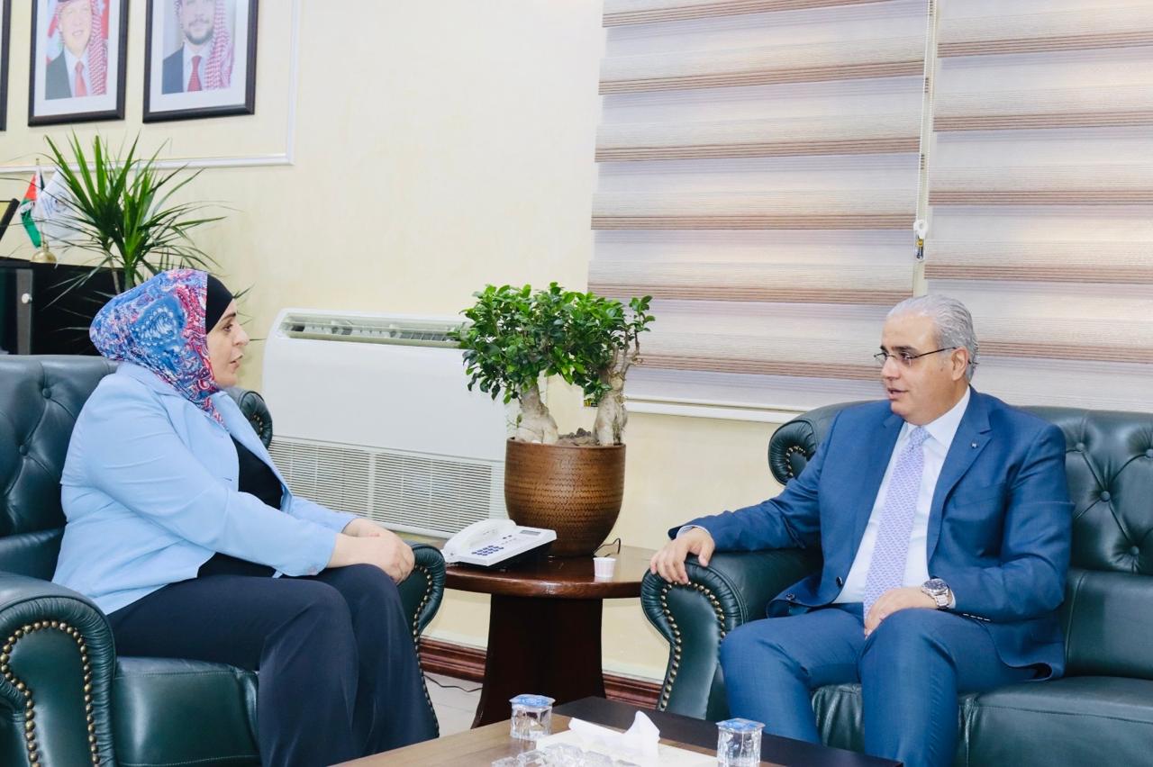 صورة حول : البدور: خفض أسعار 97 صنف دوائي بنسب تتراوح من 5% إلى 72%. البدور: خفض أسعار 97 صنف دوائي بنسب تتراوح من 5% إلى 72%.